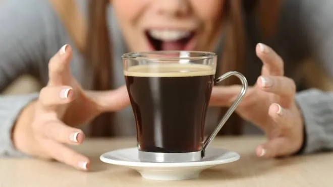Bere caffè regolarmente modifica alcune aree del cervello