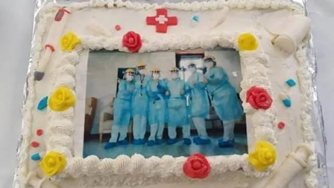Una torta per gli infermieri