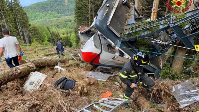 Rescuers at work on the place where a cable car crashed in Mottarone Stresa, near Turin, Italy, 23 May 2021. Fourteen victims and one seriously injured person is at the moment the death toll of the disaster.  ANSA / Italian Firemen handout  +++ ANSA PROVIDES ACCESS TO THIS HANDOUT PHOTO TO BE USED SOLELY TO ILLUSTRATE NEWS REPORTING OR COMMENTARY ON THE FACTS OR EVENTS DEPICTED IN THIS IMAGE; NO ARCHIVING; NO LICENSING +++