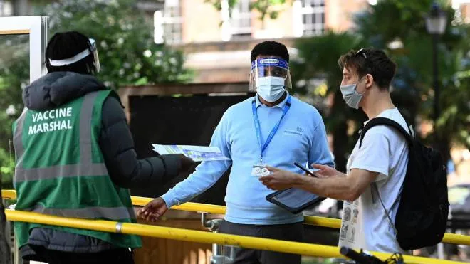A young man enters a Covid-19 vaccination centre in London, Britain, 01 June 2021. The UK government is pushing ahead with its vaccination program in its fight against the Delta variant that continues to spread across England. The UK government plans to lift lockdown restrictions completely 21 June. ANSA/ANDY RAIN