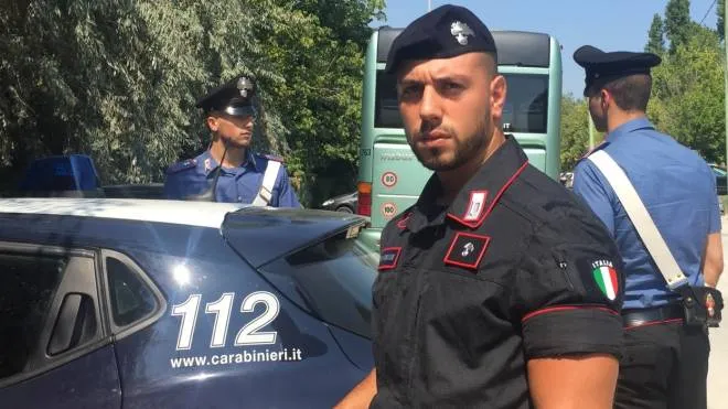 Dell’indagine si sono occupati i carabinieri che sono intervenuti dopo che la donna aveva tamponato l’auto del marito
