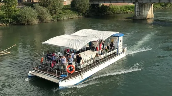 Si dovrebbe risolvere a breve, per prima cosa, una delle più recenti difficoltà: la realizzazione della nuova motonave per promuovere il turismo fluviale