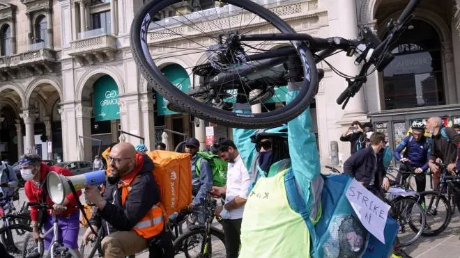La manifestazione organizzata dai rider nel marzo scorso a Milano in occasione dello sciopero nazionale