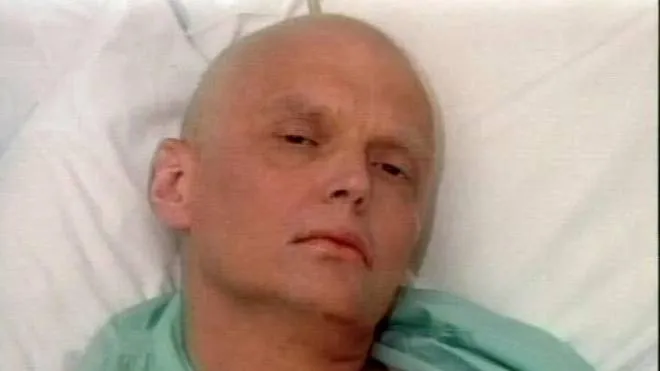 Fermoimmagine del tg1 che mostra Litvinenko in ospedale.&nbsp; ANSA / FERMOIMMAGINE TG1