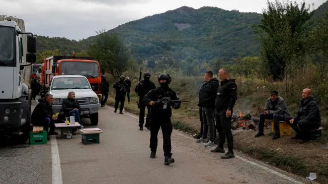 epa09481712 Kosovo Police Special Operations Unit patrol the area near the border crossing between Kosovo and Serbia in Jarinje, Kosovo, 22 September 2021. Kosovo Serbs in the northern part of the ethnically divided town of Mitrovica set up road barricades with trucks and cars to protest against the Kosovo government�s entry ban on vehicles with Serbian registration plates.  EPA/VALDRIN XHEMAJ