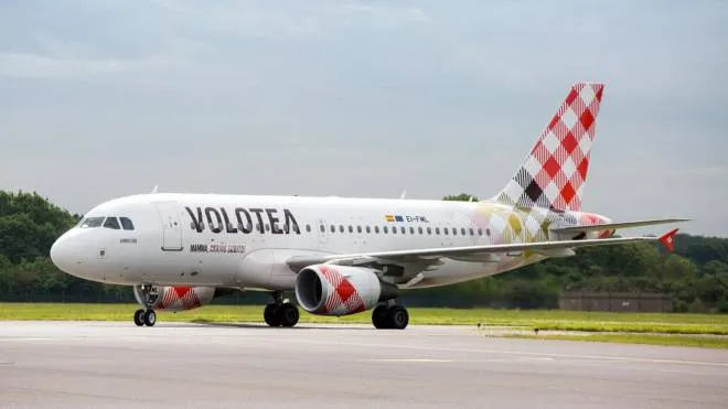 Un aeromobile della compagnia Volotea. La compagnia spagnola Volotea si � aggiudicata la procedura negoziata con la quale la Regione Sardegna ha assegnato le rotte della continuit� territoriale aerea con la Penisola.