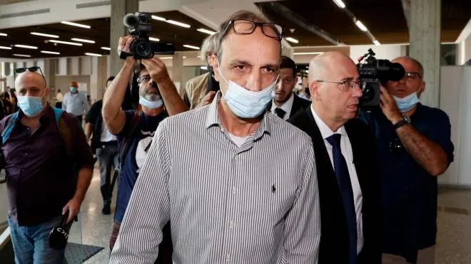 Shmulik Peleg, the maternal grandfather of a boy who was the sole survivor of a deadly cable car crash in Italy, is pictured at the Justice Court in the Israeli coastal city of Tel Aviv on November 11, 2021, before an appel hearing in an international battle for custody. - An Italian judge has issued an international arrest warrant for Peleg, prosecutors said yesterday, in an ongoing custody battle. (Photo by JACK GUEZ / AFP)