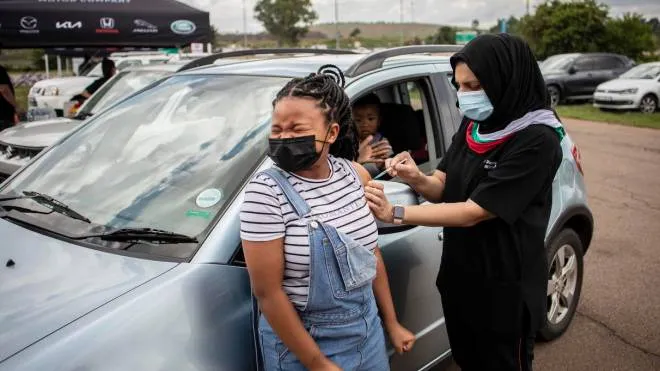 epa09642812 A teenager receives a jab of Covid-19 vaccine at a drive-through vaccination facility at the Zwartkops Raceway in Pretoria, South Africa, 15 December 2021. The facility opened in an effort to increase vaccinations prior to the start of the annual end of year holidays, amid Omicron variant fears.  EPA/Kim Ludbrook