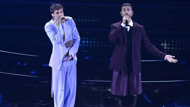 Italian singers Mahmood (R) and Blanco (L) perform on stage at the Ariston theatre during the 72nd Sanremo Italian Song Festival, Sanremo, Italy, 04 February 2022. The music festival runs from 01 to 05 February 2022.  ANSA/RICCARDO ANTIMIANI