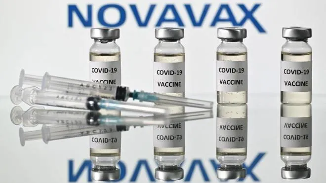 In una foto d'archivio dosi del vaccino Novavax,. ANSA/ JUSTIN TALLIS / AFP