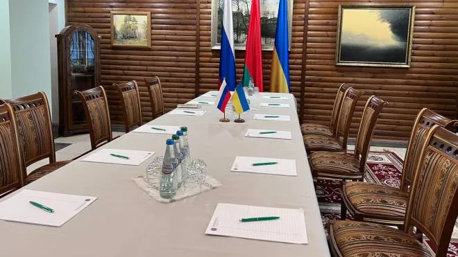 La sala dove si svolger� il secondo round dei negoziati tra Russia e Ucraina che dovrebbero tenersi nella foresta Belovezhskaya Pushcha della regione di Brest, in Bielorussia, al confine con la Polonia. +++ TWITTER +++