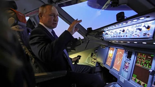 Russian President Vladimir Putin examines simulators for the flight crew during his visit to the aviation training center of PJSC Aeroflot on the eve of International Women's Day Moscow, Russia, 05 March 2022. The European Union imposed a ban on flights of Russian aircraft over its entire territory. As a mirror measure, Russia officially banned the use of its airspace by airlines from 36 countries. Russian troops entered Ukraine on 24 February prompting the country's president to declare martial law and triggering a series of severe economic sanctions imposed by Western countries on Russia. ANSA/MIKHAEL KLIMENTYEV/SPUTNIK/KREMLIN POOL / POOL