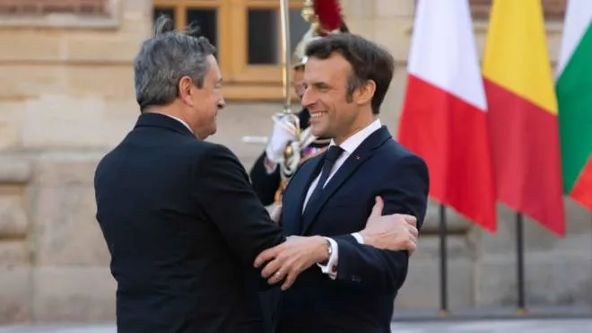 Italian Prime Minister Mario Draghi (L) is welcomed by French President Emmanuel Macron (R) on the occasion of an informal meeting of EU heads of states and governments at the Chateau de Versailles, France, 10 March 2022. The EU leaders summit is to discuss the fallout of Russia's invasion in Ukraine.
ANSA/ CHIGI PALACE PRESS OFFICE/ FILIPPO ATTILI
+++ ANSA PROVIDES ACCESS TO THIS HANDOUT PHOTO TO BE USED SOLELY TO ILLUSTRATE NEWS REPORTING OR COMMENTARY ON THE FACTS OR EVENTS DEPICTED IN THIS IMAGE; NO ARCHIVING; NO LICENSING +++