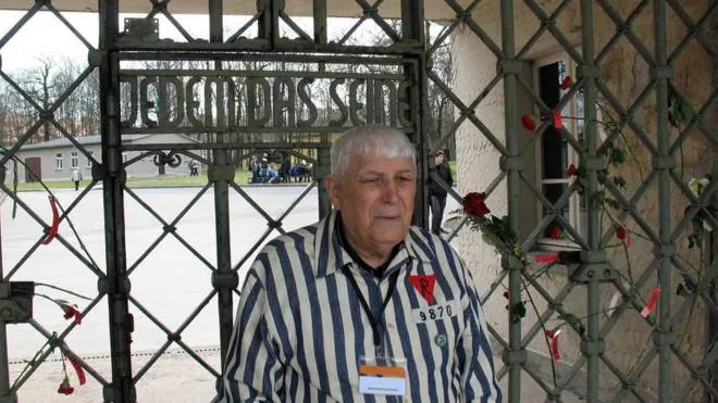 "Boris Romanchenko, 96anni, ex prigioniero dei lager nazisti, � morto a Kharkiv. Dopo essere sopravvissuto a Buchenwald, Peenemunde, Dora Mittelbau, Bergen-Belsen, � stato ucciso da un missile russo lanciato contro il suo appartamento durante 'l'operazione di denazificazione'. I nuovi fascisti continuano il lavoro di Hitler". Lo scrive sul suo canale Telegram il sindaco di Leopoli, Andrij Sadovyj, 21 marzo 2022.
ANSA/ TELEGRAM
+++ NO SALES, EDITORIAL USE ONLY +++
