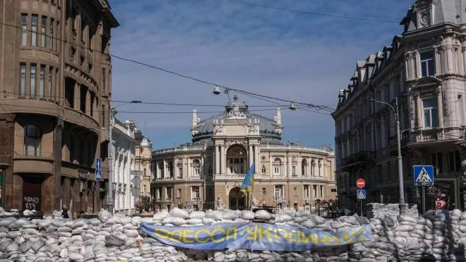epa09840822 The Odessa National Academic Theatre of Opera and Ballet and one of the city's symbols behind a heavy barricade with a placard reading 'Odesa is Ukraine!',  in south Ukrainian city of Odesa, in Ukraine, 21 March 2022. Russian troops entered Ukraine on 24 February prompting the country's president to declare martial law and triggering a series of announcements by Western countries to impose severe economic sanctions on Russia.  EPA/SEDAT SUNA