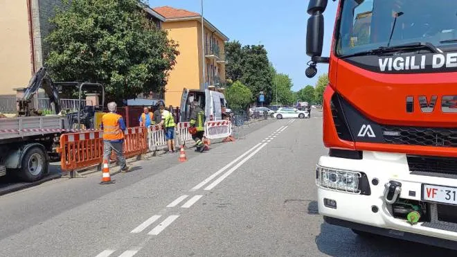 L’incidente sul lavoro in un cantiere Asm in via Folperti a Pavia