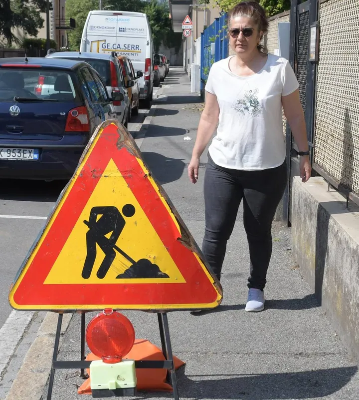 Disagi per i cittadini, i lavori sulle strade di Melzo. sono fermi da oltre un mese