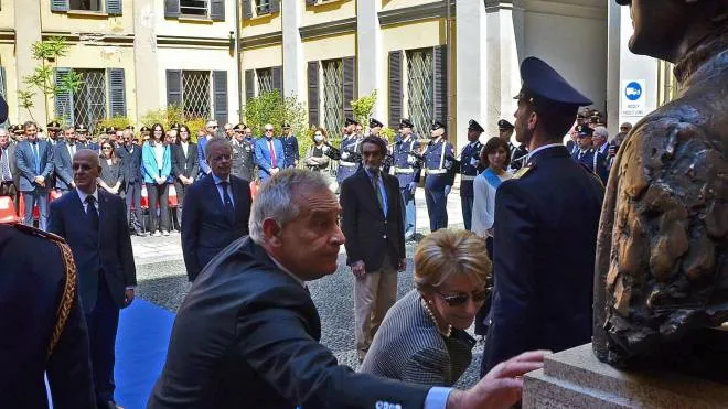 Il capo della Polizia Lamberto Giannini e Gemma Capra in Questura