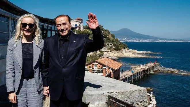 Il leader di Forza Italia Silvio Berlusconi a Napoli, 20 maggio 2022. ANSA/CESARE ABBATE