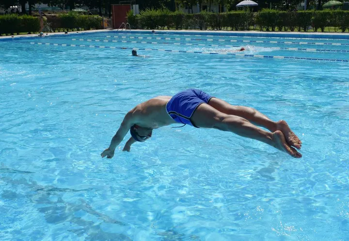 Rincari dietro l’angolo per le migliaia di utenti delle piscine milanesi