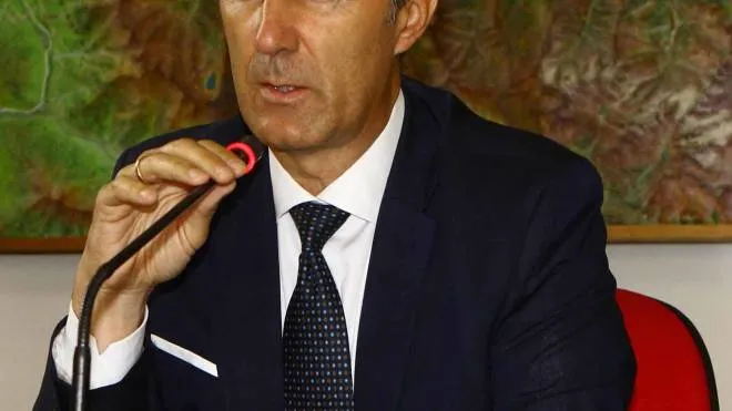 Il sindaco Marco Scaramellini al microfono durante la presentazione dell’importante progetto