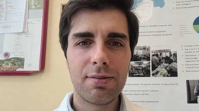 Davide Mileto, microbiologo del laboratorio di Microbiologia clinica al Sacco