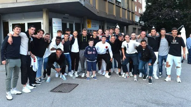 La festa del Varese Calcio al De Filippi per il successo nella finale contro la Sanremese a coronamento della stagione