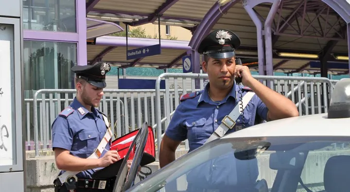 I carabinieri hanno preso in consegna alla stazione di Locate il 24enne autore di violenze e rapine