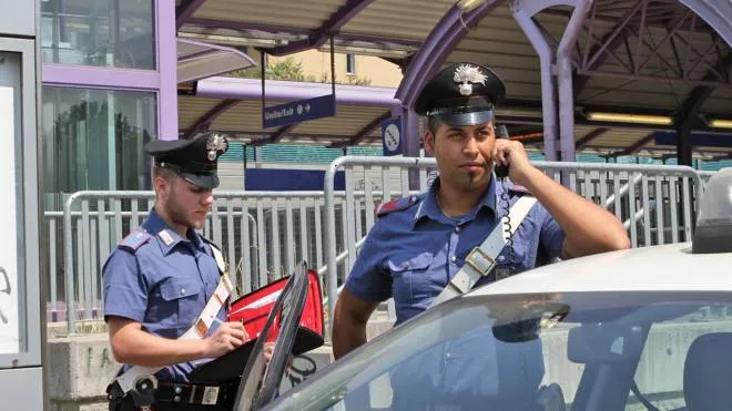 I carabinieri hanno preso in consegna alla stazione di Locate il 24enne autore di violenze e rapine