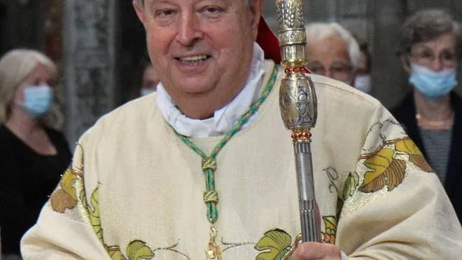 Il vescovo Oscar Cantoni
