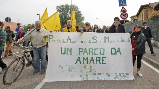 Lacchiarella - La manifestazione contro l'insediamento del polo logistico

Per Pincioni  - Cangemi Foto MDF