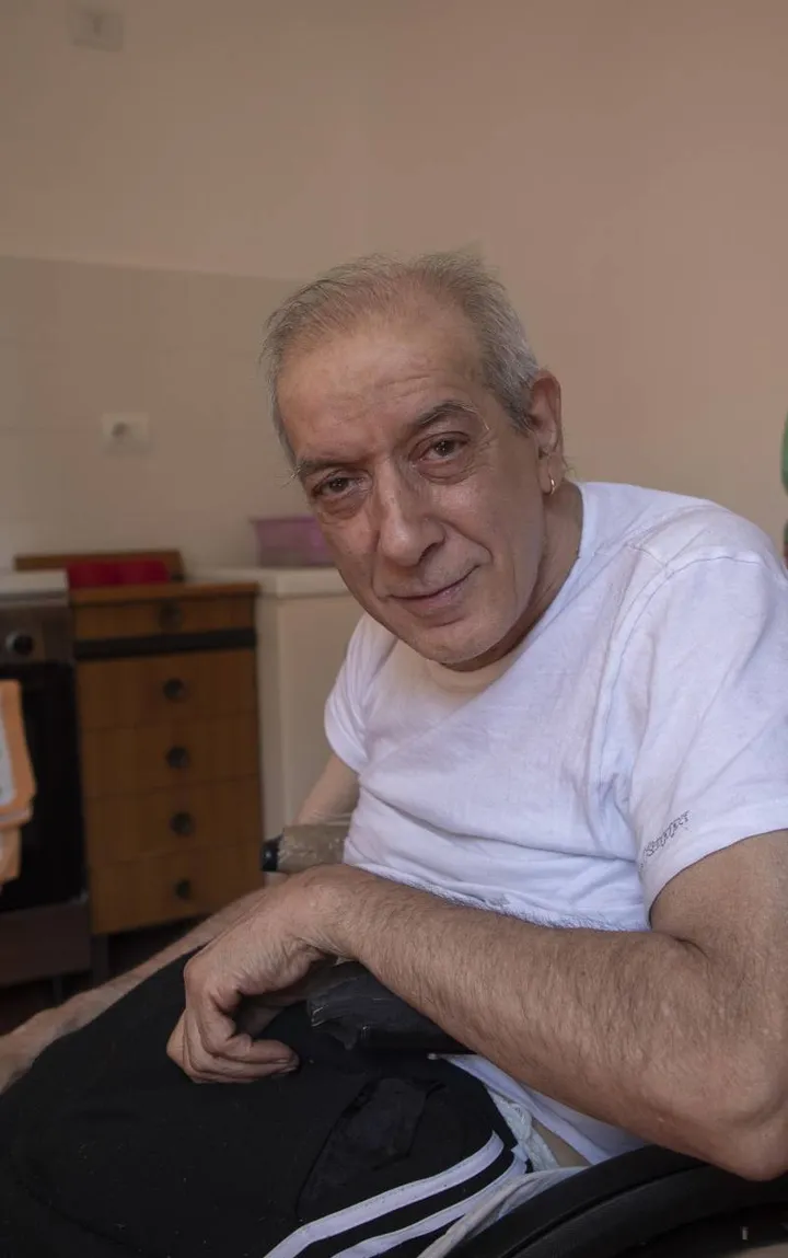 Angelo Basile ha 65 anni e vive in via Bolla da quando ne aveva 40