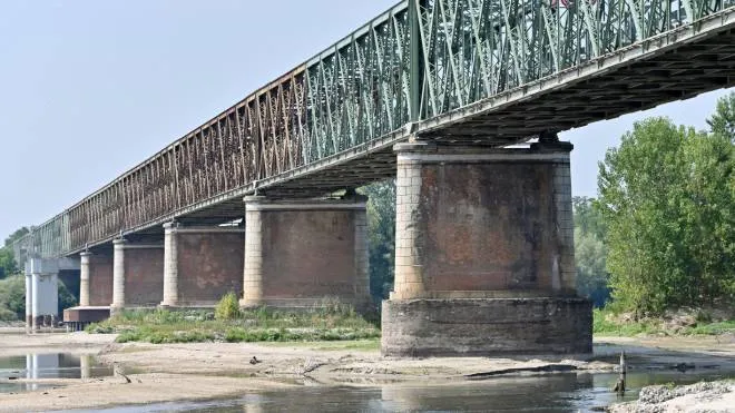 Portata ai minimi storici al ponte della Becca, alla confluenza del Ticino nel Po