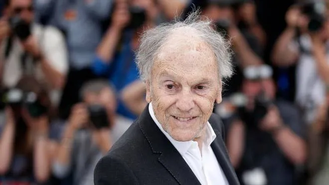 epa10018616 (FILE) - French actor Jean-Louis Trintignant poses during the photocall for 'Happy End' during the 70th annual Cannes Film Festival, in Cannes, France, 22 May 2017 (reissued 17 June 2022). Cinema legend Trintignant has died on 17 June 2022, his family announced. He was 91.  EPA/SEBASTIEN NOGIER *** Local Caption *** 53536656