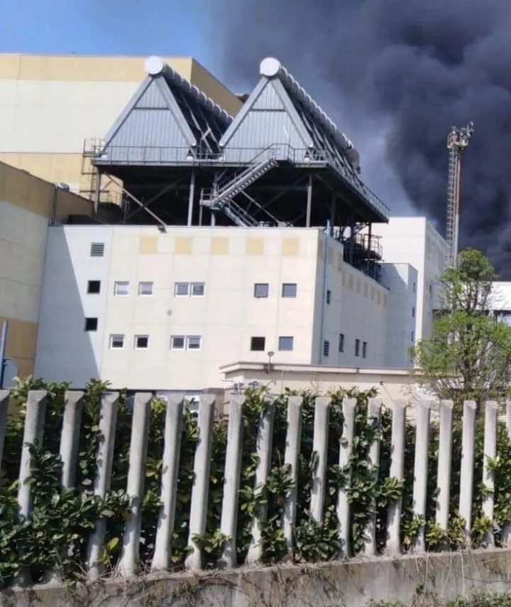 L’incendio scoppiato all’interno dell’impianto lo scorso aprile su cui puntano il dito i comitati