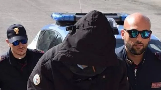 Il trentenne Matteo Pierigè è stato arrestato dalla polizia sul lungomare di Viareggio