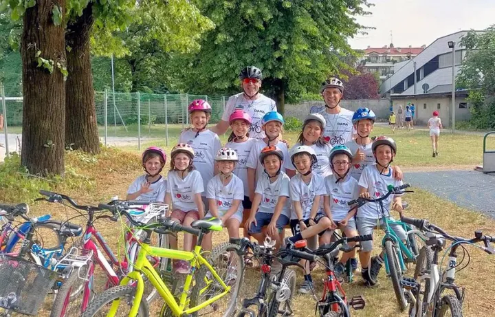 Un gruppo di giovani. coinvolti nel progetto della Federciclismo