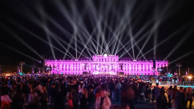 epaselect epa10017180 A picture taken with a tilt-shift lens shows Schoenbrunn Palace illuminated as the Vienna Philharmonic Orchestra performs on stage during the 'Summer Night Concert' (Sommernachtskonzert) at the Schoenbrunn Palace gardens, in Vienna, Austria, 16 June 2022.  EPA/CHRISTIAN BRUNA