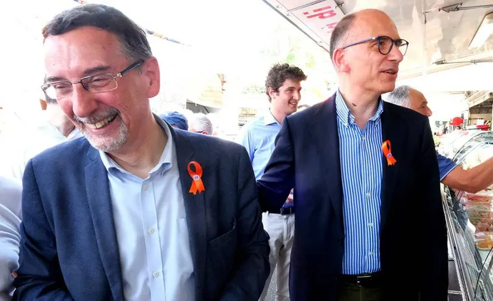 Il candidato sindaco del centrosinistra Paolo Pilotto al. mercato con Enrico Letta arrivato a Monza nei giorni scorsi a dare manforte alla sua campagna elettorale