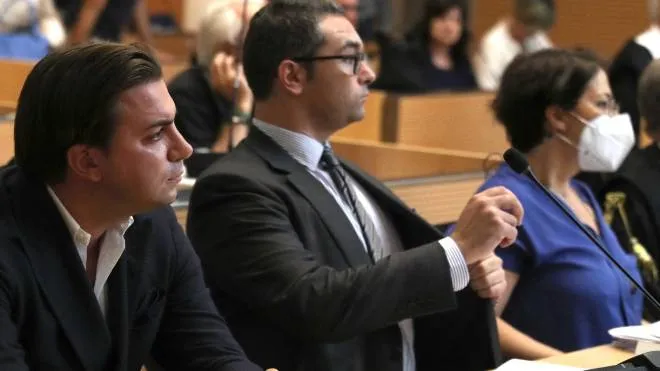 Da sinistra Giacomo Bozzoli con i suoi legali dello studio Frattini