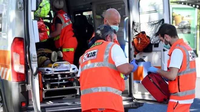 Sia il bimbo che l’adolescente sono stati trasportati uno in ambulanza l’altro in elisoccorso all’ospedale di Bergamo