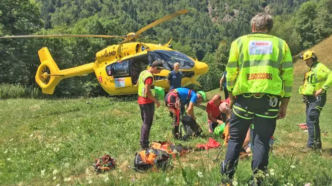 Le ricerche dei soccorritori in montagna: il corpo è stato individuato ieri mattina