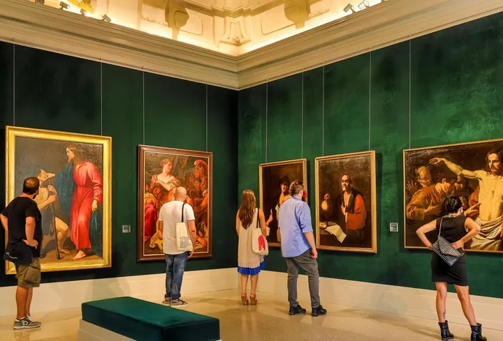 Visitatori nei musei bresciani che proprio in estate sono supergettonati