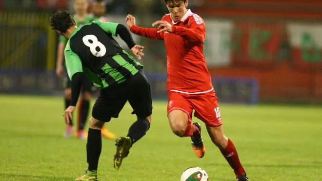 A sinistra il giovanissimo Matteo Pessina, lanciato. come titolare in prima squadra nel 2015