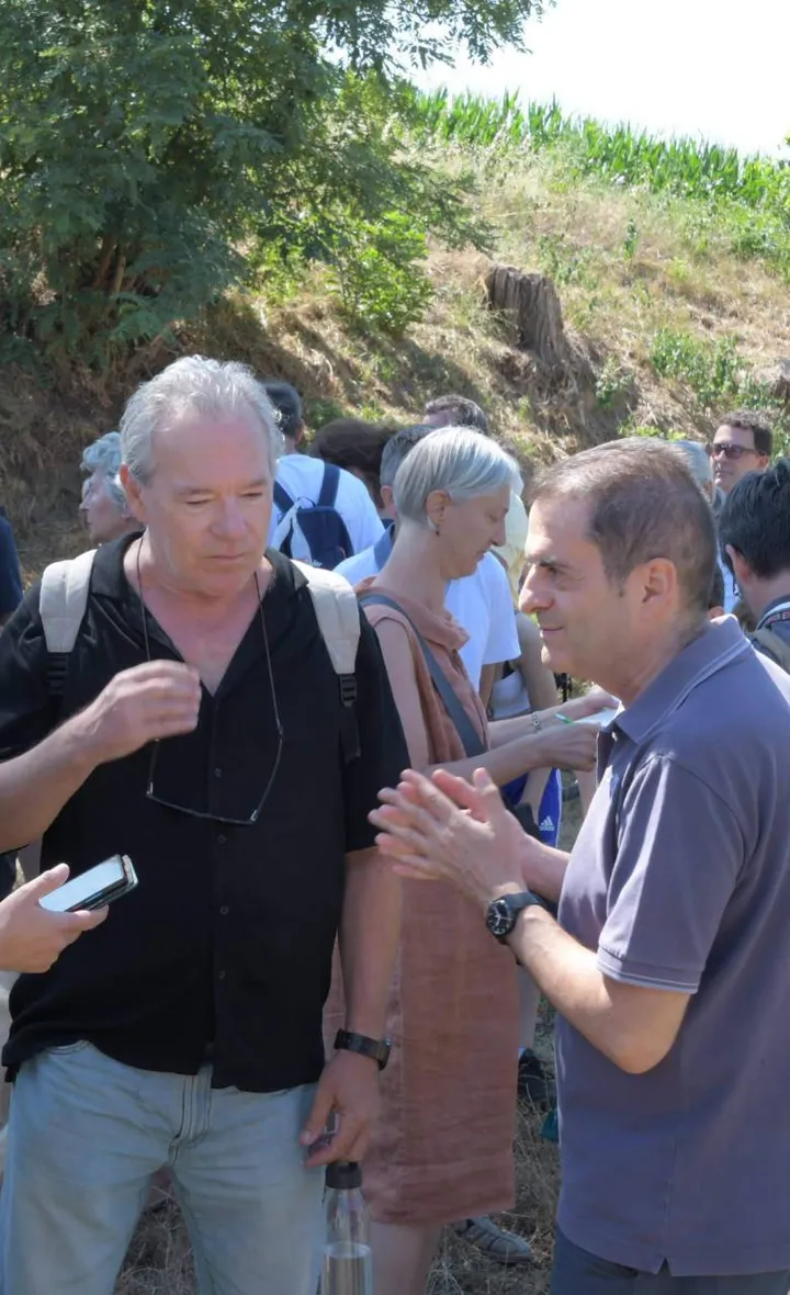 Alcuni degli attivisti delle realtà che contestano il piano di governo del territorio radunati al Parco della Vernavola