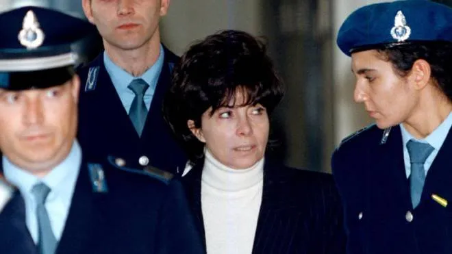 Patrizia Reggiani viene scortata in aula per un' udienza del processo per l' omicidio dell' ex marito Maurizio Gucci nel 2000  ANSA