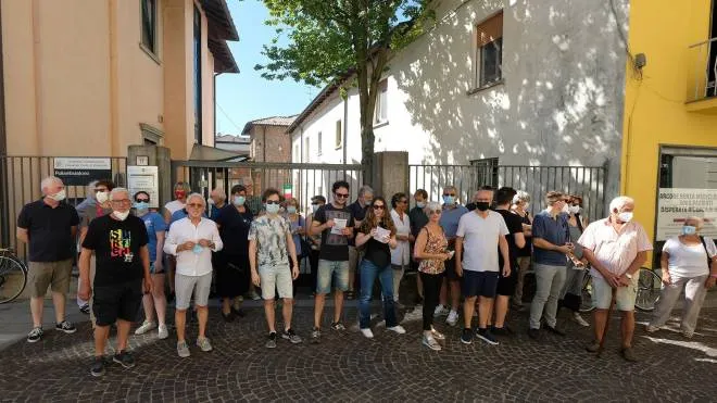 Il flash-mob di sabato davanti alla sede di Ats in via Umberto