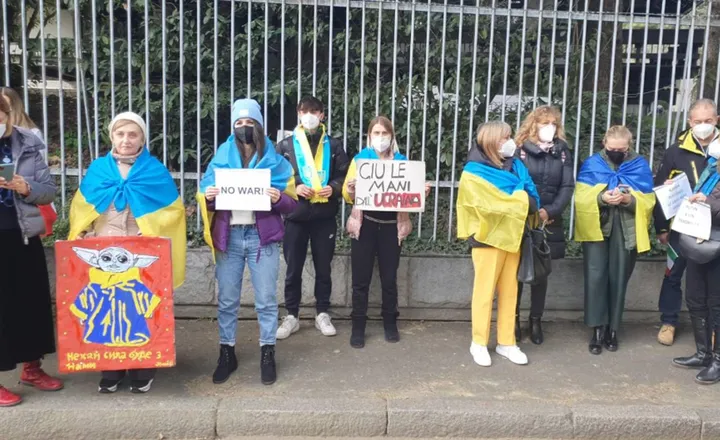 Una manifestazione di cittadini vicino al consolato russo di via Sant’Aquilino