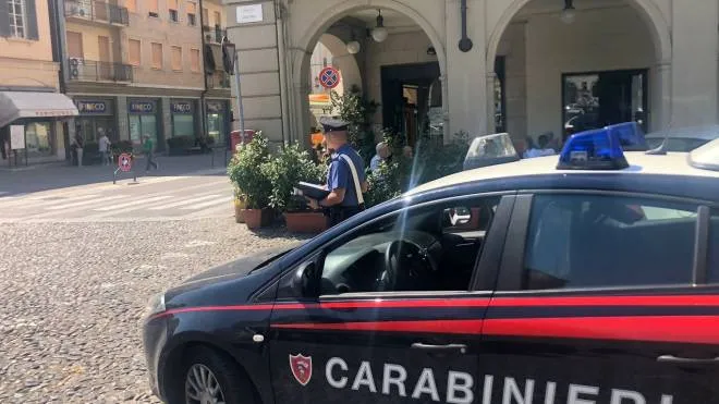 Voghera (PV) I Carabinieri di Voghera
 Piazza Duomo, nei pressi del bar i “Tre Merli” sdove è avvenuta sparatoria - foto torres