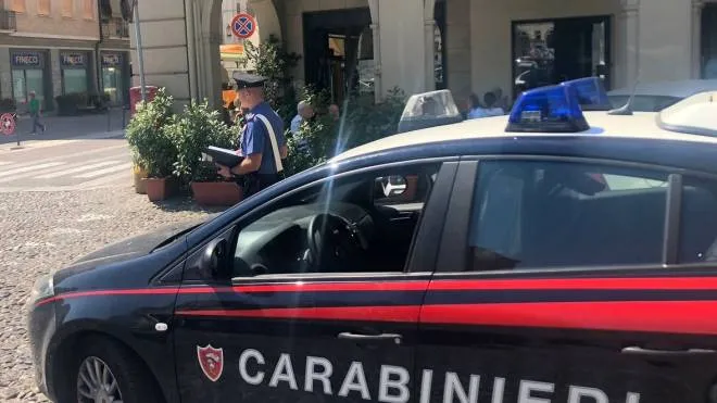 Voghera (PV) I Carabinieri di Voghera
 Piazza Duomo, nei pressi del bar i “Tre Merli” sdove è avvenuta sparatoria - foto torres